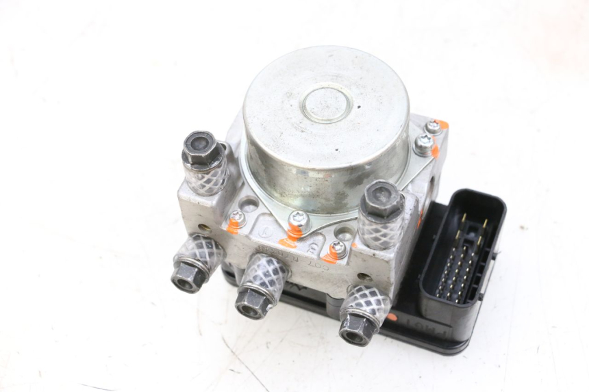 photo de POMPA ABS PEUGEOT SATELIS 125 (2013 - 2018) - Stato della superficie e materiale