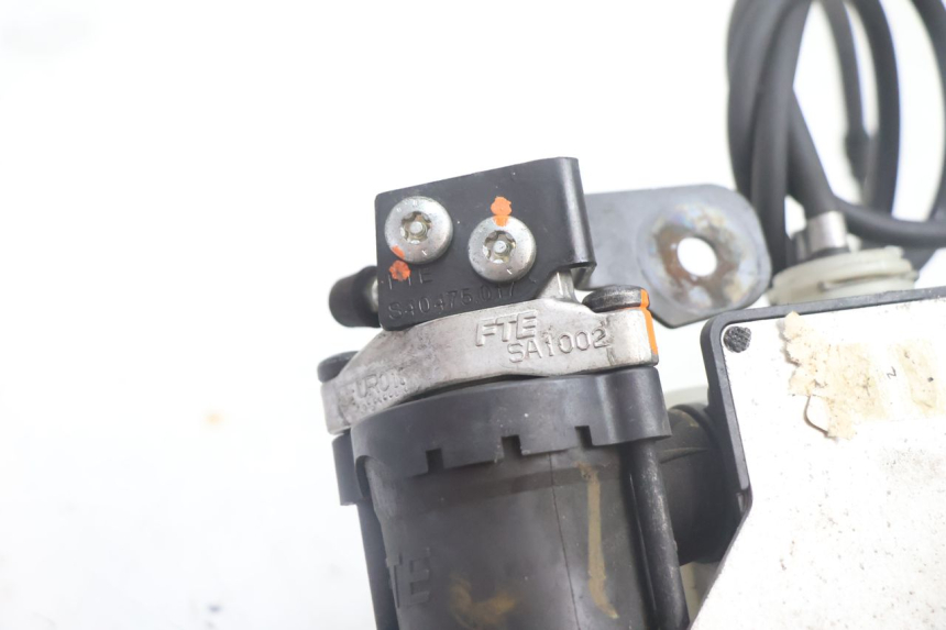 photo de POMPA ABS PEUGEOT SATELIS 125 (2006 - 2009) - Stato della superficie e materiale