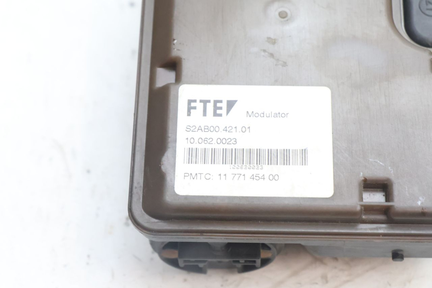 photo de POMPA ABS PEUGEOT SATELIS 125 (2006 - 2009) - Stato della superficie e materiale
