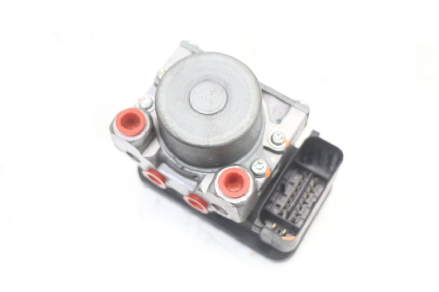 photo de POMPA ABS SUZUKI BURGMAN 125 (2018 - 2021) - Primo piano tecnico