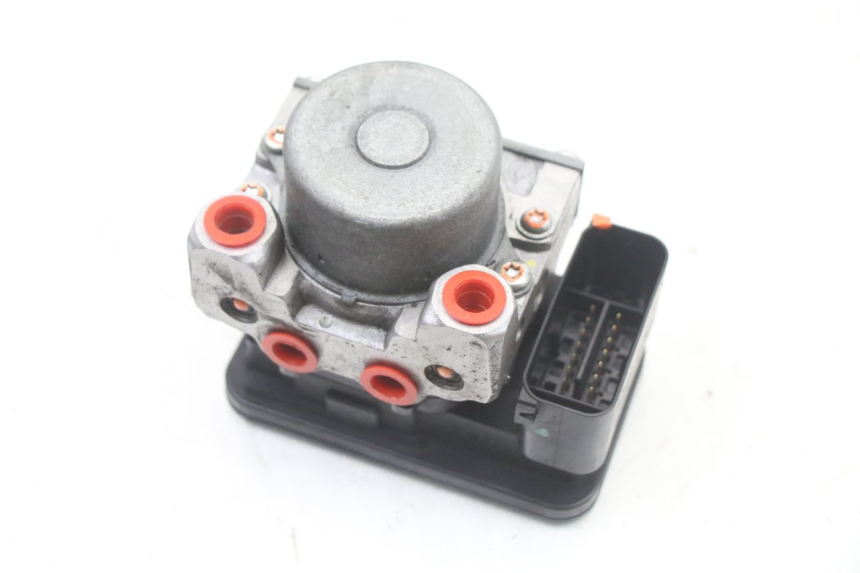 photo de POMPA ABS SUZUKI BURGMAN 125 (2018 - 2021) - Dettaglio del componente