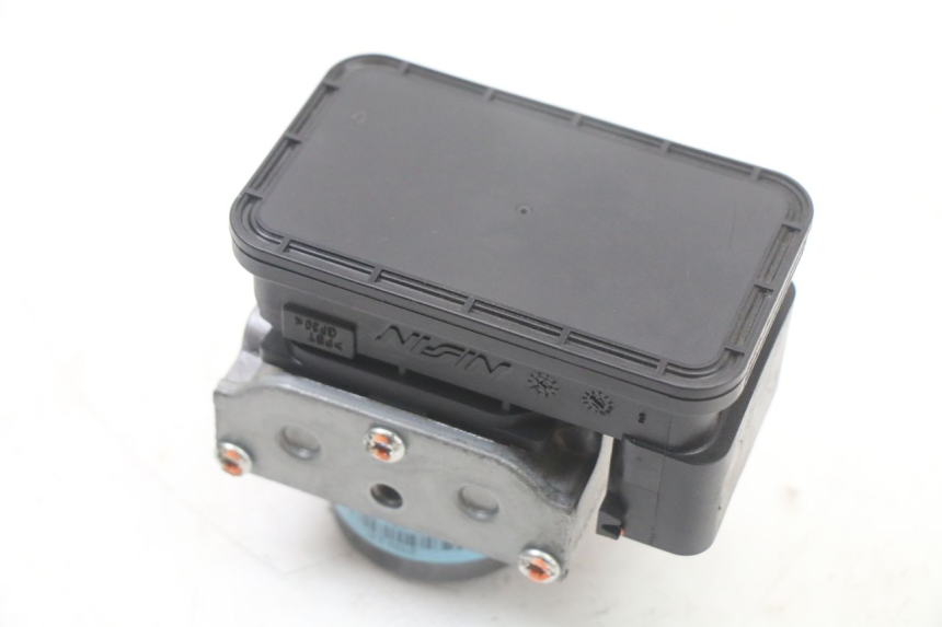 photo de POMPA ABS SUZUKI BURGMAN 125 (2018 - 2021) - Dettagli dei punti di fissaggio