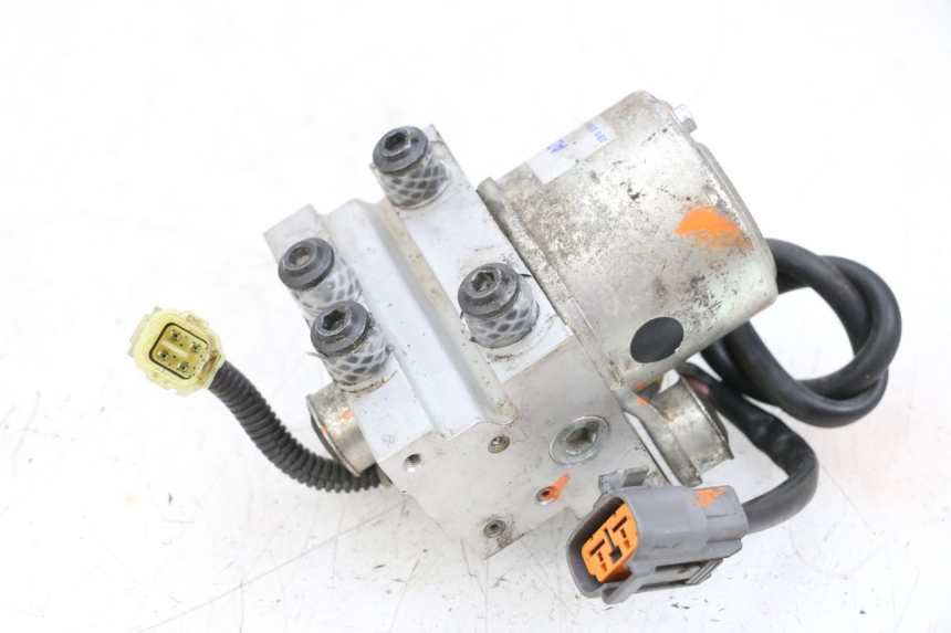 photo de POMPA ABS YAMAHA TDM ABS 900 (2002 - 2014) - Primo piano tecnico