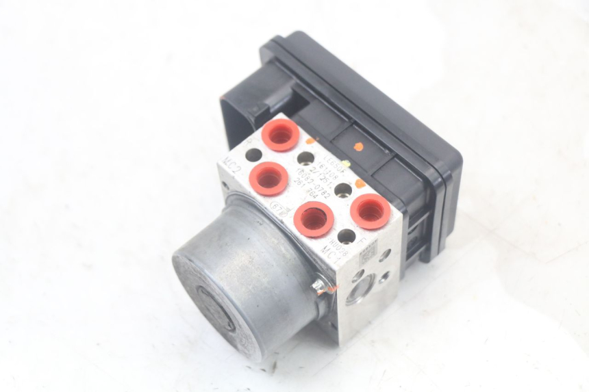 photo de POMPA ABS KAWASAKI VERSYS ABS 650 (2015 - 2018) - Dettaglio del componente