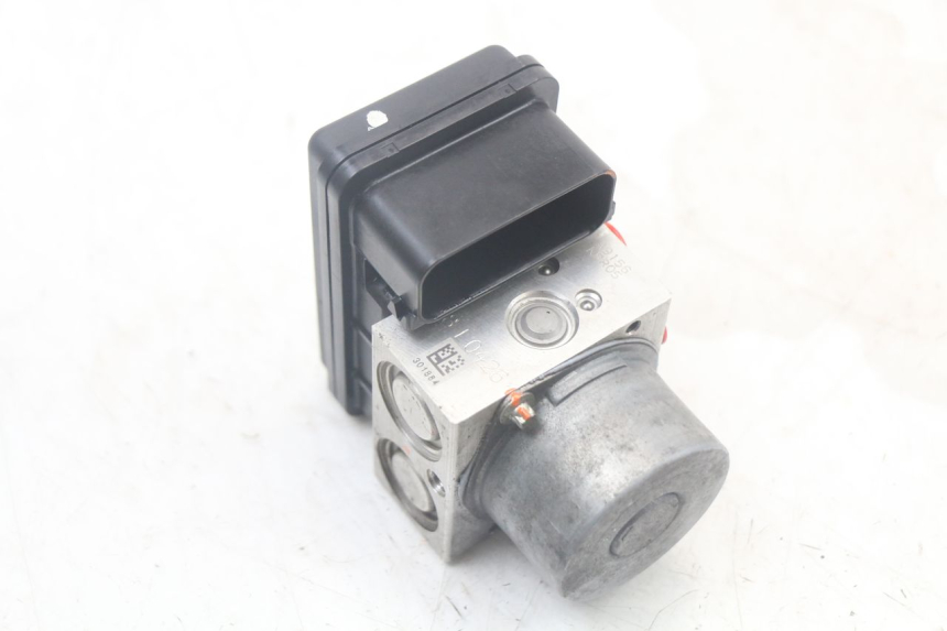 photo de POMPA ABS KAWASAKI VERSYS ABS 650 (2015 - 2018) - Primo piano tecnico