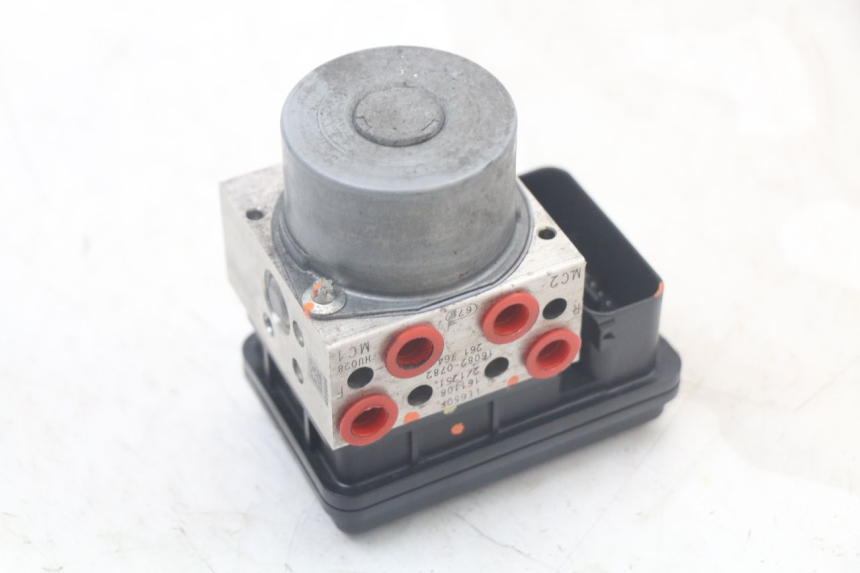 photo de POMPA ABS KAWASAKI VERSYS ABS 650 (2015 - 2018) - Dettagli dei punti di fissaggio