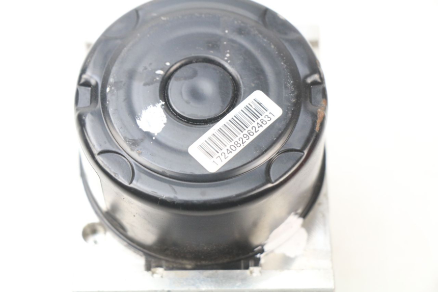 photo de POMPA ABS PIAGGIO VESPA GTS SUPER IE 125 (2009 - 2016) - Primo piano tecnico