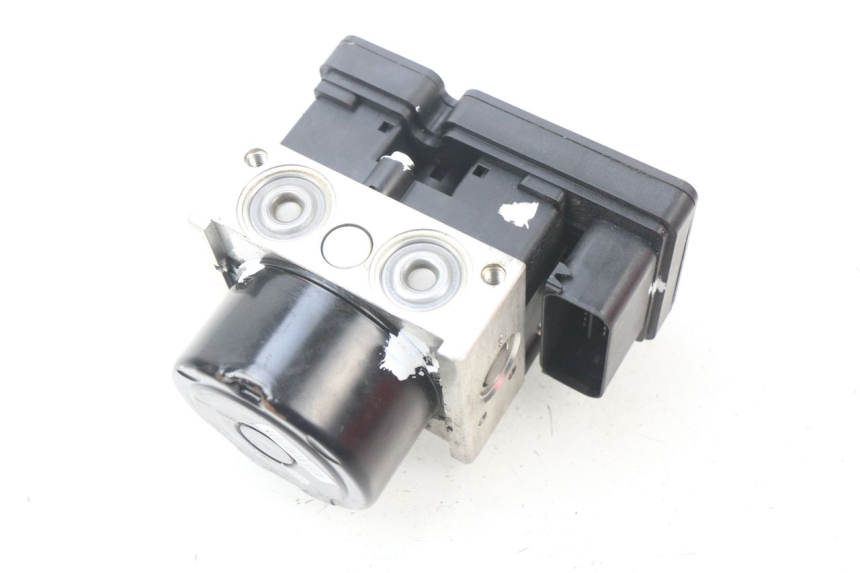 photo de POMPA ABS PIAGGIO VESPA GTS SUPER IE 125 (2009 - 2016) - Dettagli dei punti di fissaggio