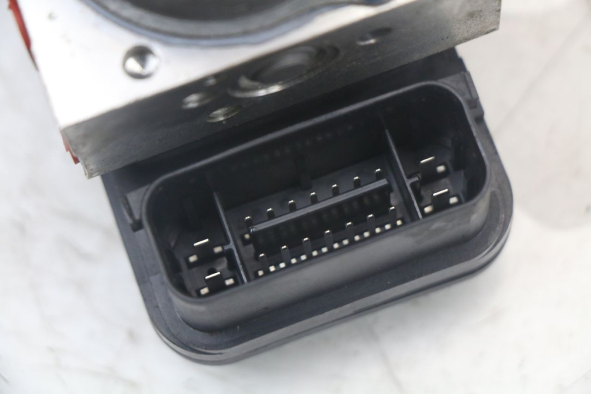 photo de POMPA ABS YAMAHA XMAX X-MAX ABS 125 (2017 - 2020) - Primo piano tecnico