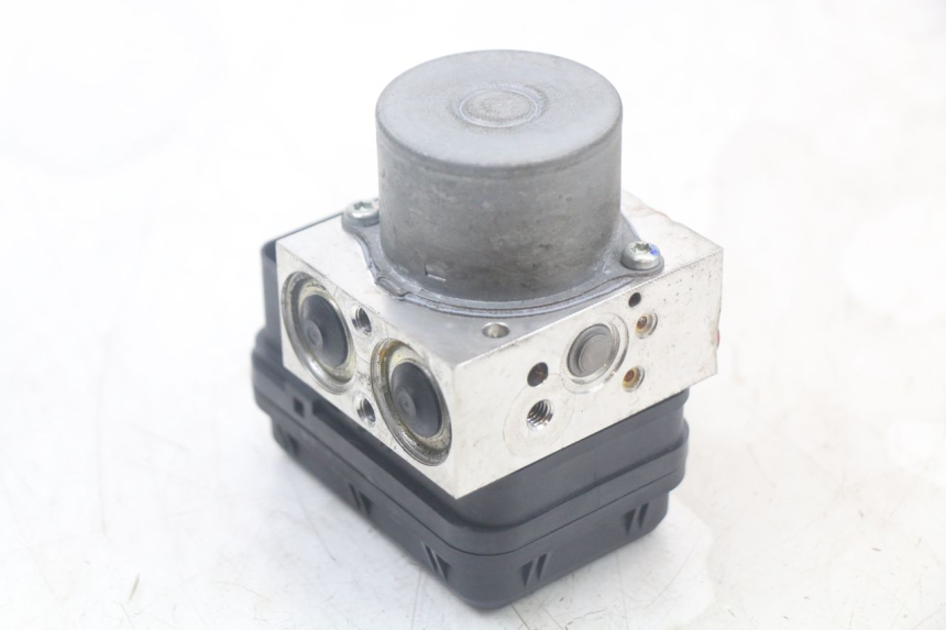 photo de POMPA ABS YAMAHA XMAX X-MAX ABS 125 (2017 - 2020) - Dettagli dei punti di fissaggio