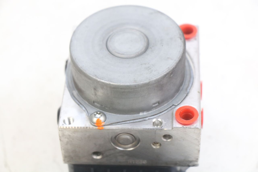 photo de POMPA ABS YAMAHA X-MAX XMAX 125 (2010 - 2013) - Marcature e riferimenti originali