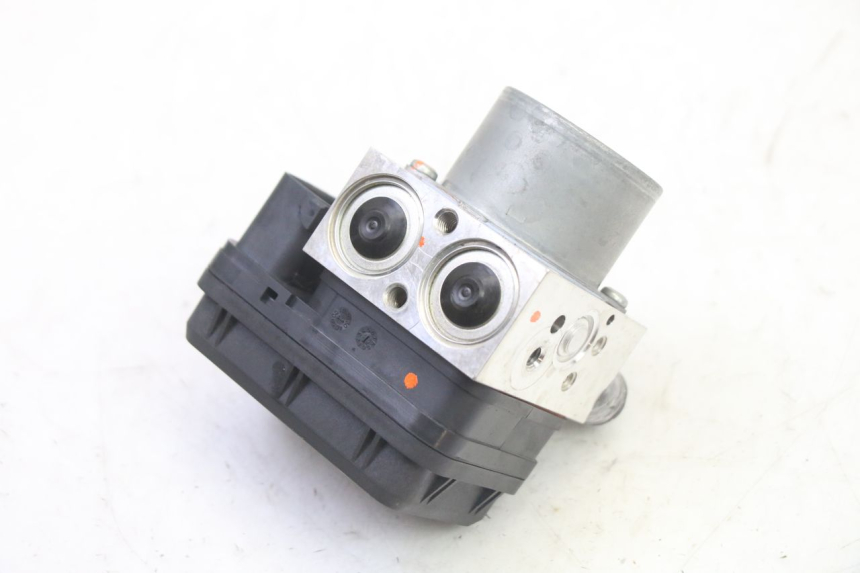 photo de POMPA ABS YAMAHA XMAX X-MAX 125 (2021 - 2025) - Dettagli dei punti di fissaggio