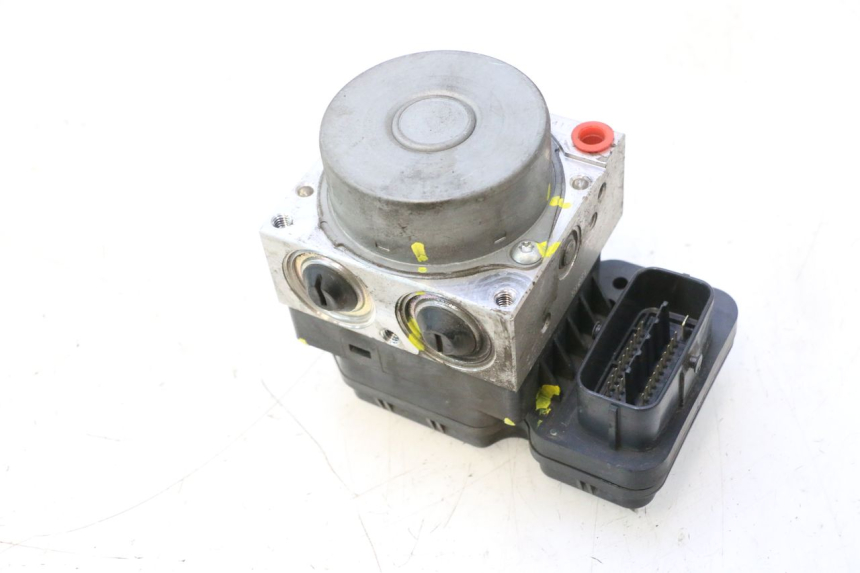 photo de POMPA ABS YAMAHA X-MAX XMAX 125 (2010 - 2013) - Primo piano tecnico