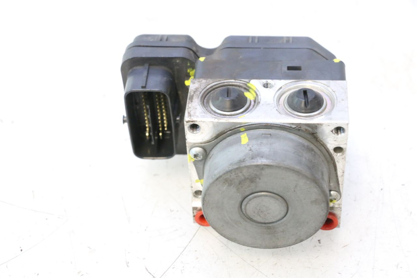 photo de POMPA ABS YAMAHA X-MAX XMAX 125 (2010 - 2013) - Dettagli dei punti di fissaggio