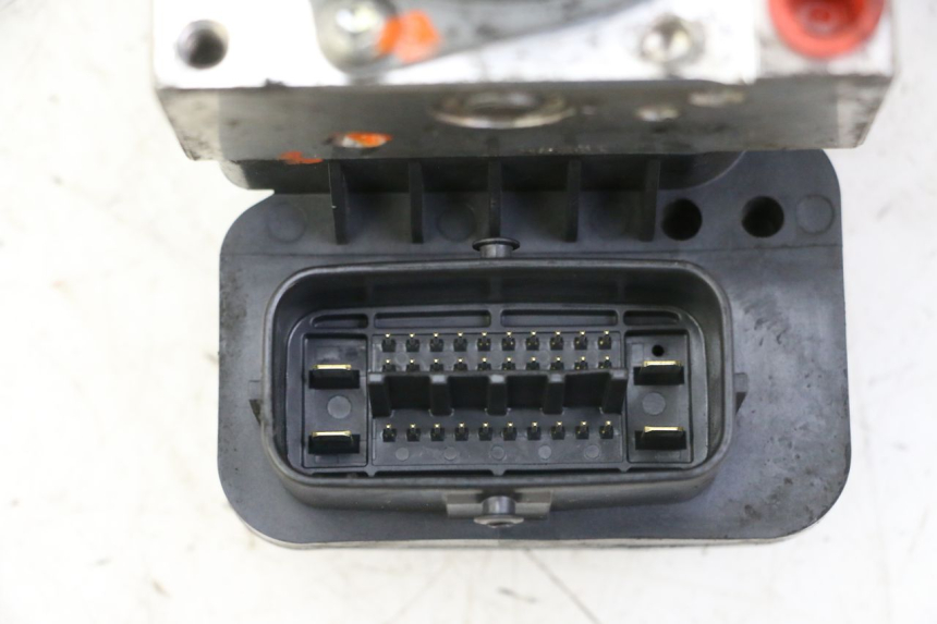 photo de POMPA ABS YAMAHA XJ6 ABS 600 (2008 - 2016) - Ispezione visiva dettagliata