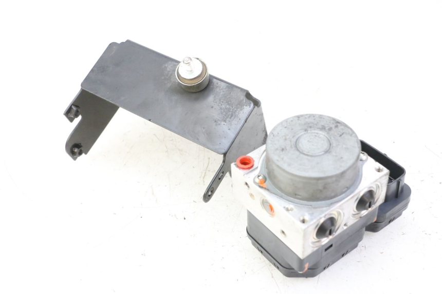 photo de POMPA ABS YAMAHA XJ6 ABS 600 (2008 - 2016) - Primo piano tecnico