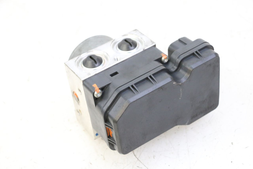 photo de POMPA ABS YAMAHA XJ6 ABS 600 (2008 - 2016) - Dettagli dei punti di fissaggio