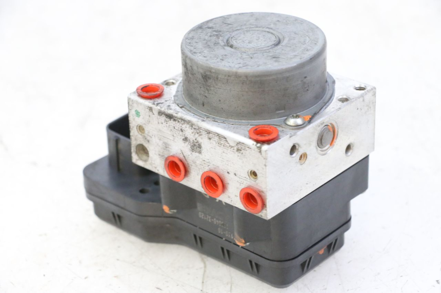 photo de POMPA ABS YAMAHA XJ6 ABS 600 (2008 - 2016) - Stato della superficie e materiale