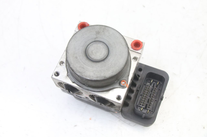 photo de POMPA ABS YAMAHA X-MAX XMAX ABS 250 (2010 - 2014) - Primo piano tecnico