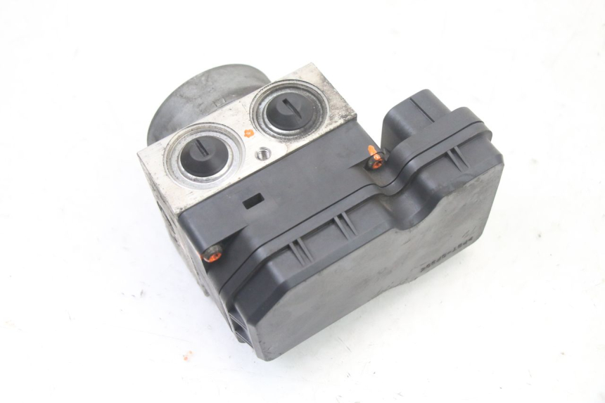 photo de POMPA ABS YAMAHA X-MAX XMAX ABS 250 (2010 - 2014) - Dettagli dei punti di fissaggio