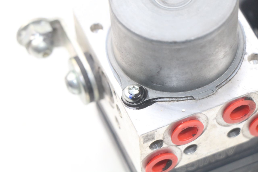 photo de POMPA ABS YAMAHA YP T-MAX TMAX 530 (2017 - 2020) - Primo piano tecnico