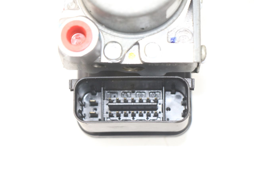 photo de POMPA ABS KAWASAKI Z Z900 900 (2017 - 2019) - Dettagli dei punti di fissaggio