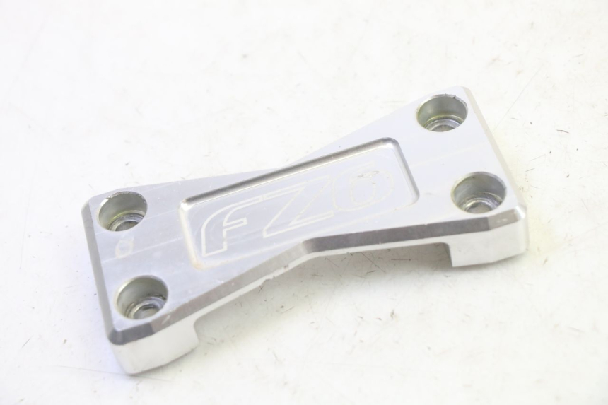 photo de PONTET DEL MANUBRIO YAMAHA FZ6 N FAZER 600 (2004 - 2006) - Dettaglio del componente