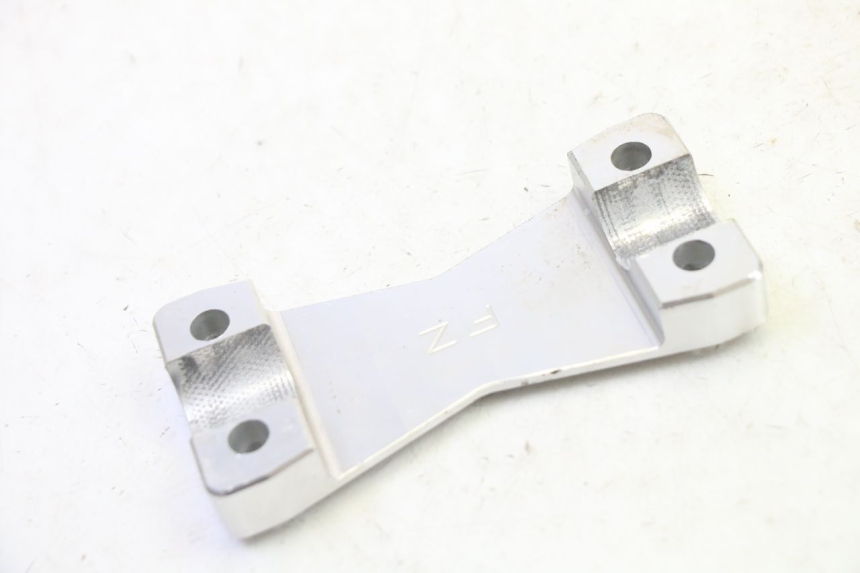 photo de PONTET DEL MANUBRIO YAMAHA FZ6 N FAZER 600 (2004 - 2006) - Altra angolazione
