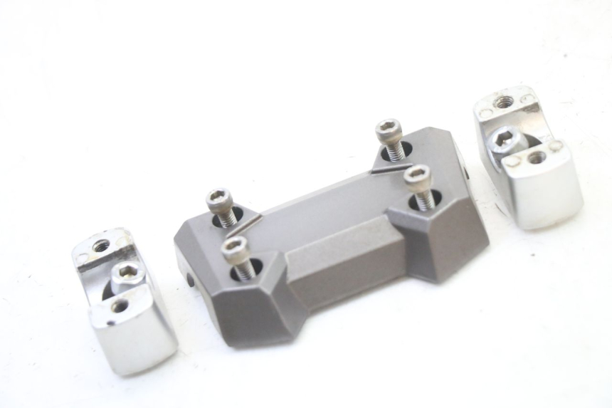 photo de PIASTRA MANUBRIO SYM JET 14 4T 50 (2018 - 2022) - Dettaglio del componente