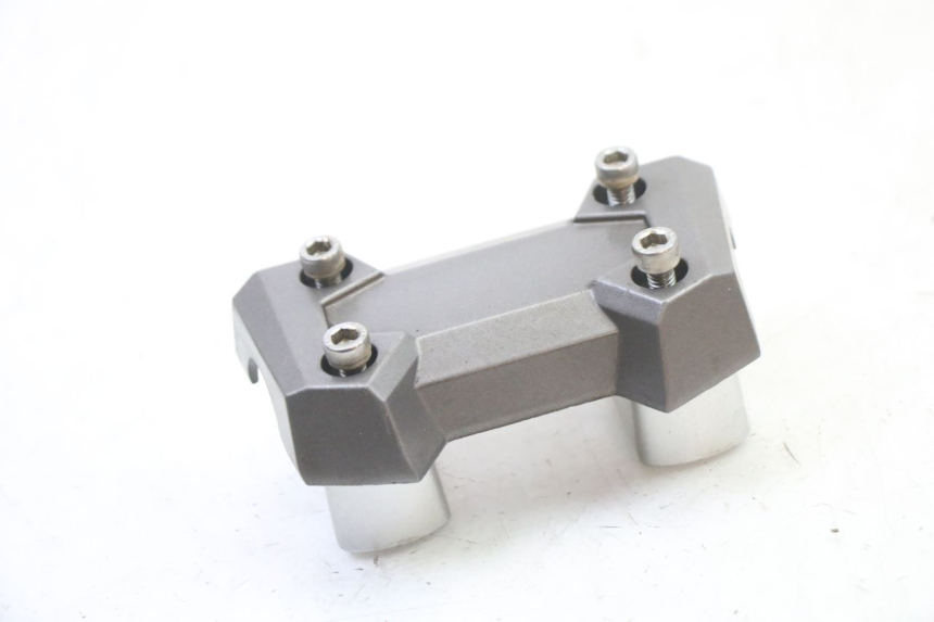 photo de PIASTRA MANUBRIO SYM JET 14 4T 50 (2018 - 2022) - Altra angolazione