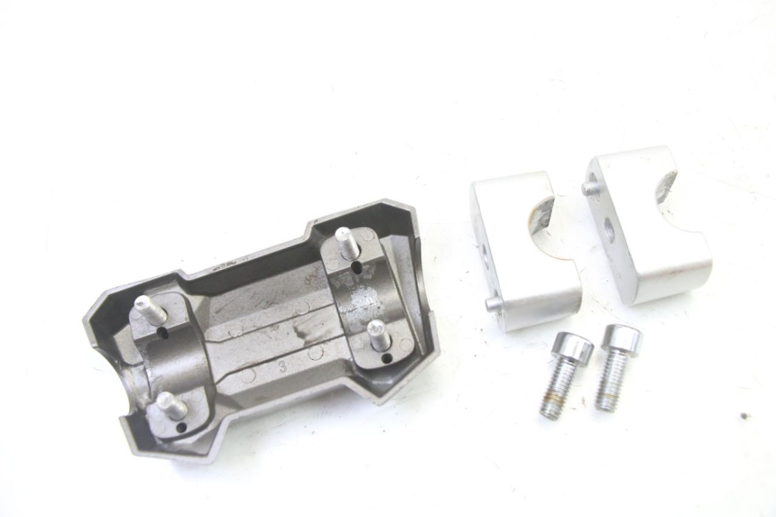 photo de PIASTRA MANUBRIO SYM JET 14 4T 50 (2018 - 2022) - Altra angolazione