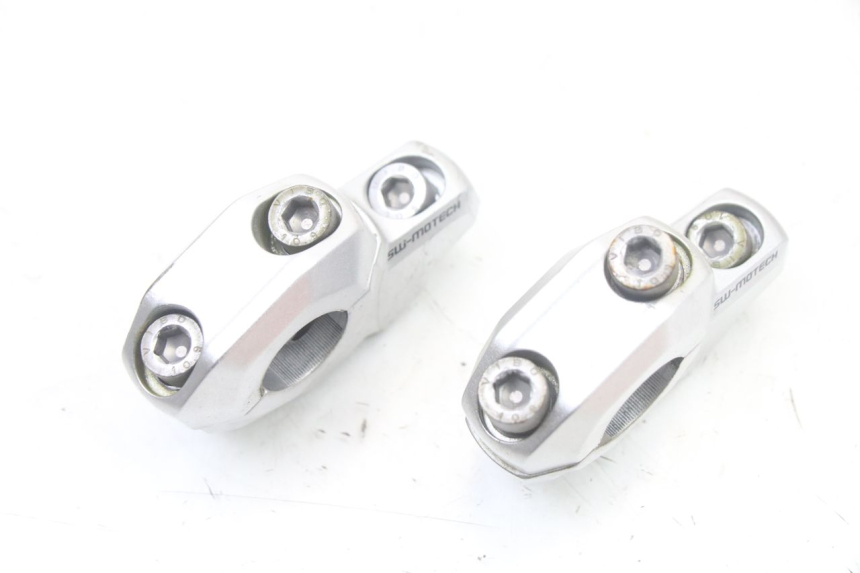 photo de PONTE MANUBRIO SUZUKI GSF S BANDIT 600 (2000 - 2004) - Vista principale