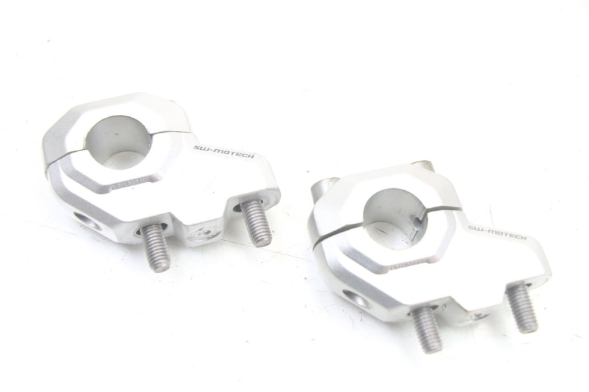 photo de PONTE MANUBRIO SUZUKI GSF S BANDIT 600 (2000 - 2004) - Altra angolazione