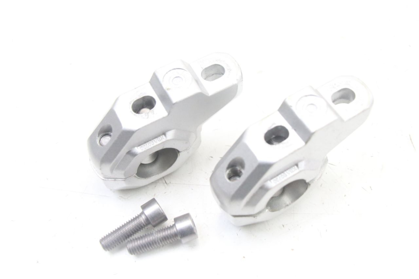 photo de PONTE MANUBRIO SUZUKI GSF S BANDIT 600 (2000 - 2004) - Dettagli dei punti di fissaggio