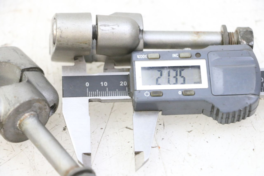 photo de CAVALLOTTO MANUBRIO YAMAHA XJN DIVERSION 600 (2000 - 2003) - Dettaglio del componente