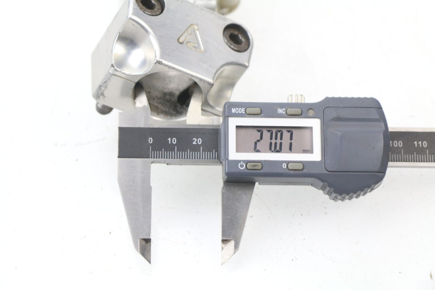 photo de Piastra manubrio YAMAHA YZ 125 (1998 - 2005) - Dettaglio del componente