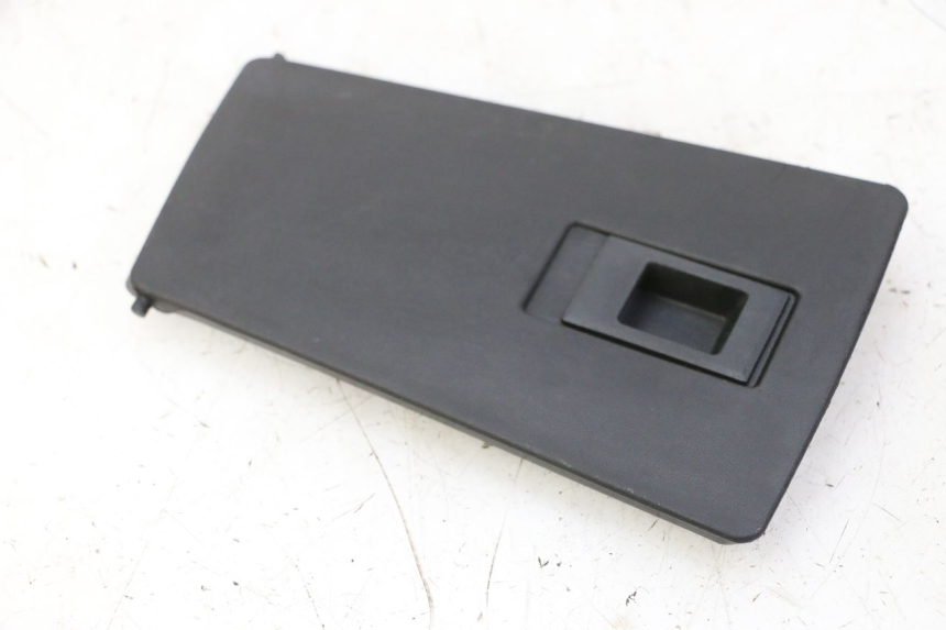 photo de PORTAOGGETTI GUANTIERA PEUGEOT CITYSTAR 50 (2013 - 2017) - Altra angolazione