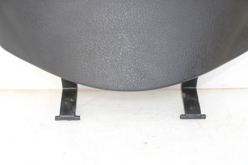 photo de PORTAOGGETTI GUANTI PIAGGIO FLY 2T 50 (2004 - 2017) - Dettagli dei punti di fissaggio