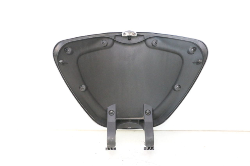 photo de PORTA OGGETTI PIAGGIO LIBERTY IGET 4T 50 (2021 - 2025) - Dettagli dei punti di fissaggio