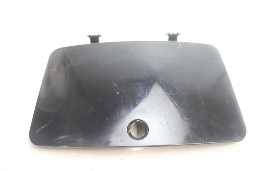 photo de PORTAOGGETTI GUANTIERA KYMCO LIKE 125 (2009 - 2016) - Zoom sullo stato d'uso