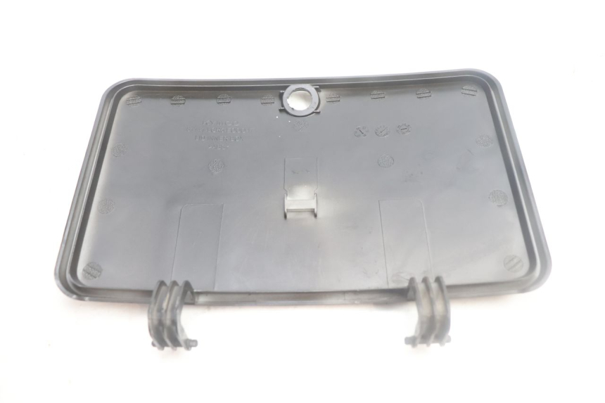 photo de PORTAOGGETTI GUANTIERA KYMCO LIKE 125 (2009 - 2016) - Altra angolazione