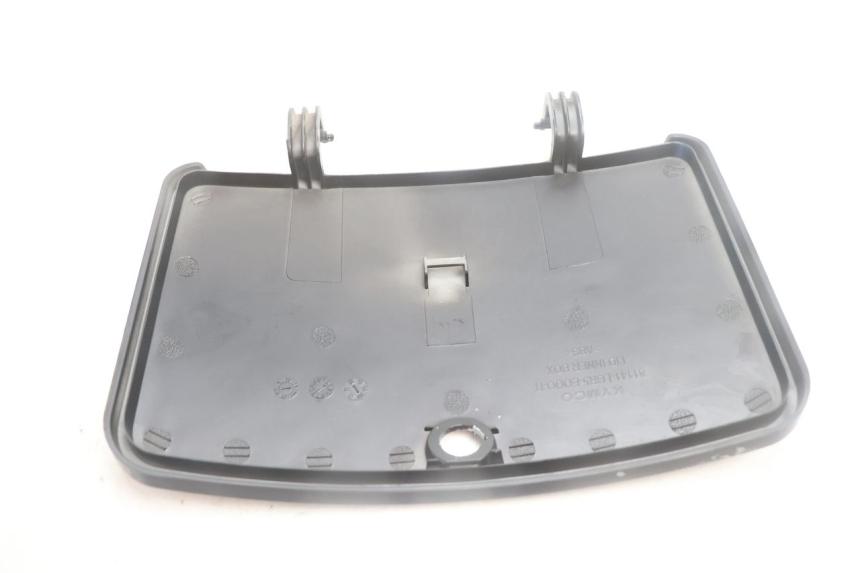 photo de PORTAOGGETTI GUANTIERA KYMCO LIKE 125 (2009 - 2016) - Primo piano tecnico