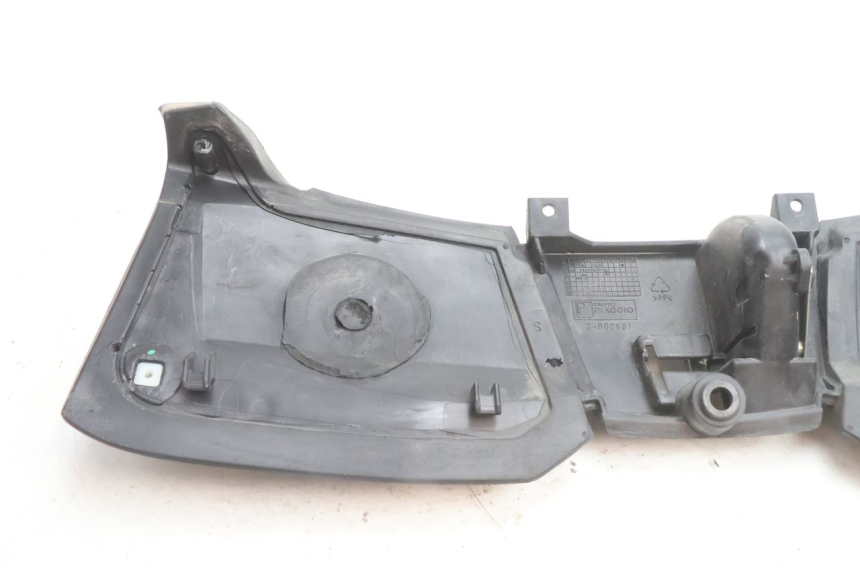 photo de PORTA OGGETTI PIAGGIO MP3 500 (2016 - 2018) - Altra vista dell'articolo