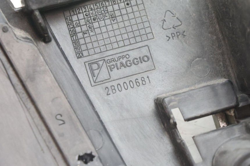 photo de PORTA OGGETTI PIAGGIO MP3 500 (2016 - 2018) - Zoom sui componenti