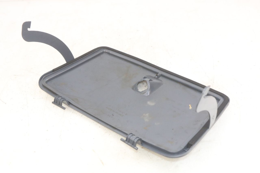 photo de PORTAOGGETTI GUANTIERA PEUGEOT SV 125 (1991 - 1994) - Zoom sullo stato d'uso