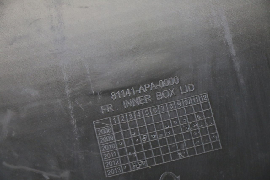 photo de PORTAOGGETTI GUANTIERA PEUGEOT TWEET 4T 50 (2014 - 2019) - Dettagli dei punti di fissaggio