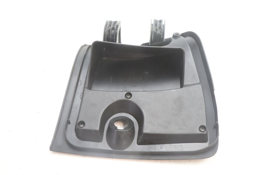 photo de PORTAOGGETTI GUANTIERA YAMAHA XMAX X-MAX 125 (2006 - 2009) - Dettagli dei punti di fissaggio