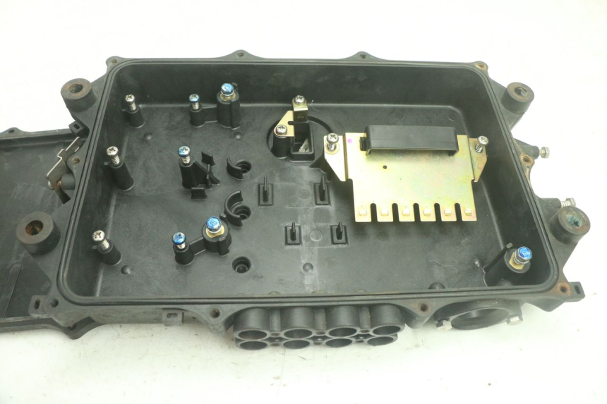 photo de PORTA FUSIBILI YAMAHA WAVE RUNNER GP R 1200 (2000 - 2003) - Dettaglio del componente