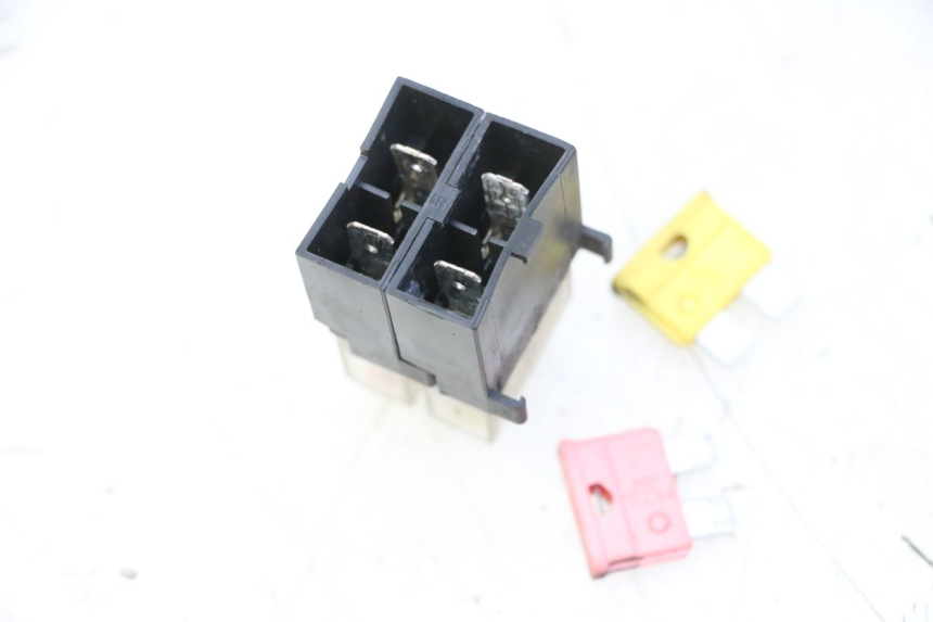 photo de PORTA FUSIBILI YAMAHA YP MAJESTY 125 (2007 - 2010) - Dettaglio del componente