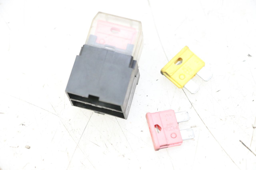 photo de PORTA FUSIBILI YAMAHA YP MAJESTY 125 (2007 - 2010) - Zoom sullo stato d'uso